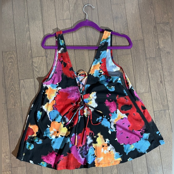 Von Zipper multi-colour camisole, Size 8 or Medium, going out out top - Picture 4 of 5